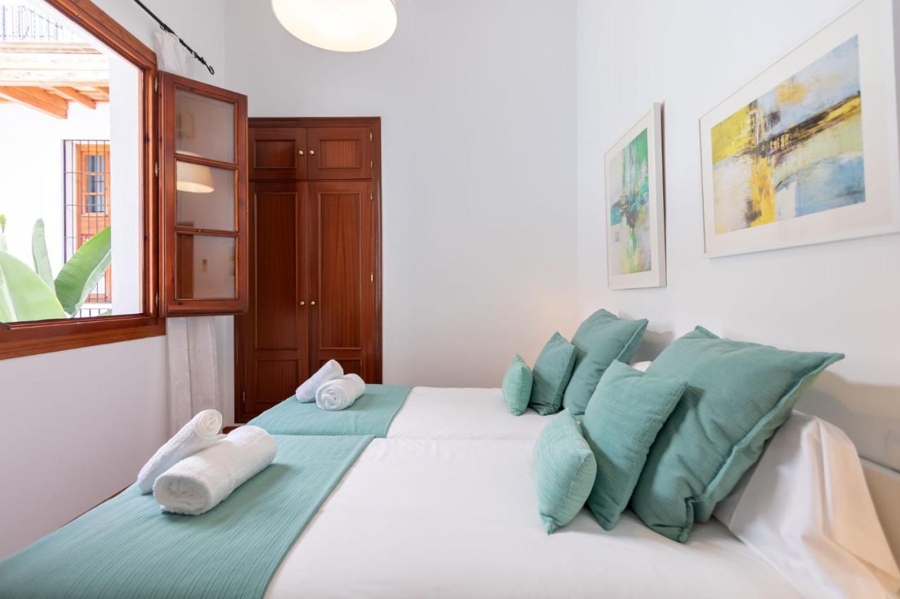 Abades Giralda Deluxe By Valcambre Apartman Sevilla Kültér fotó