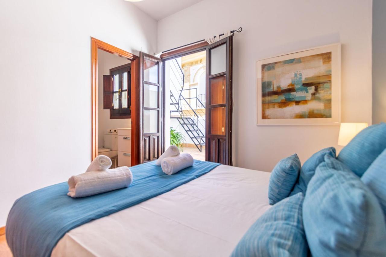 Abades Giralda Deluxe By Valcambre Apartman Sevilla Kültér fotó